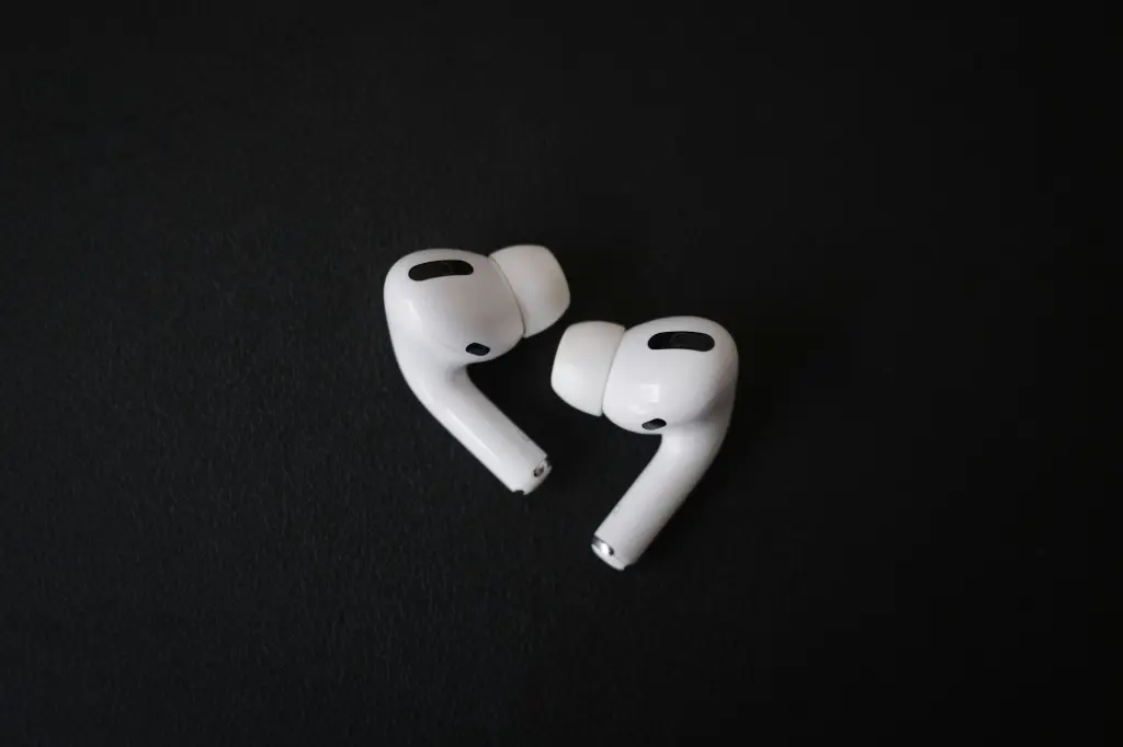 unsplash_uNUVVLoB-jA_AIRPODS.webp.jpg